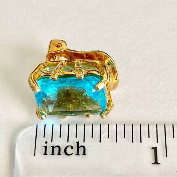 Vintage Aqua Blue Glass Clip On Earrings Jeweled Cut Gold Plated Huggie 70's USA - Picture 10 of 10